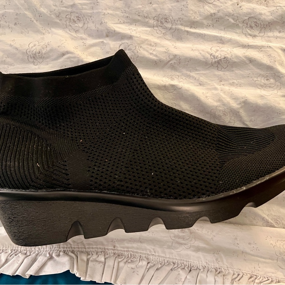 NWOB bernie mev. Camryn wedge stretch bootie! - Picture 9 of 14